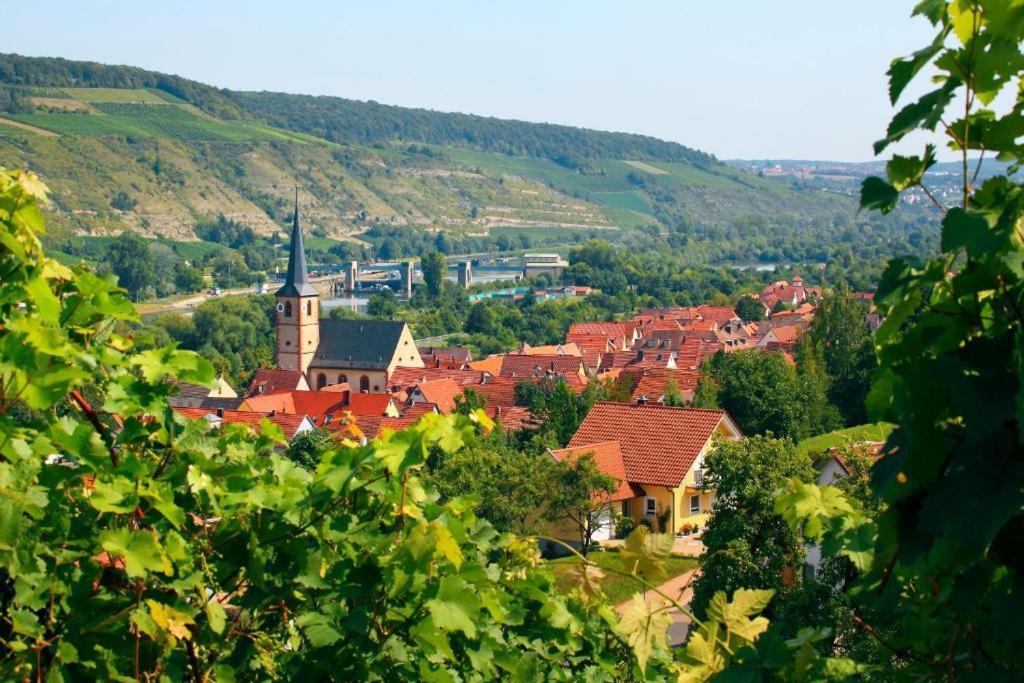 Hotel Mueller Cafe & Wein - Mondholzhotel Файтсхёххайм Экстерьер фото